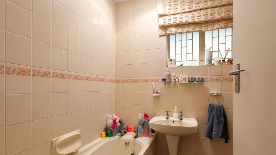 3 Bedroom Property for Sale in Hoog En Droog Western Cape